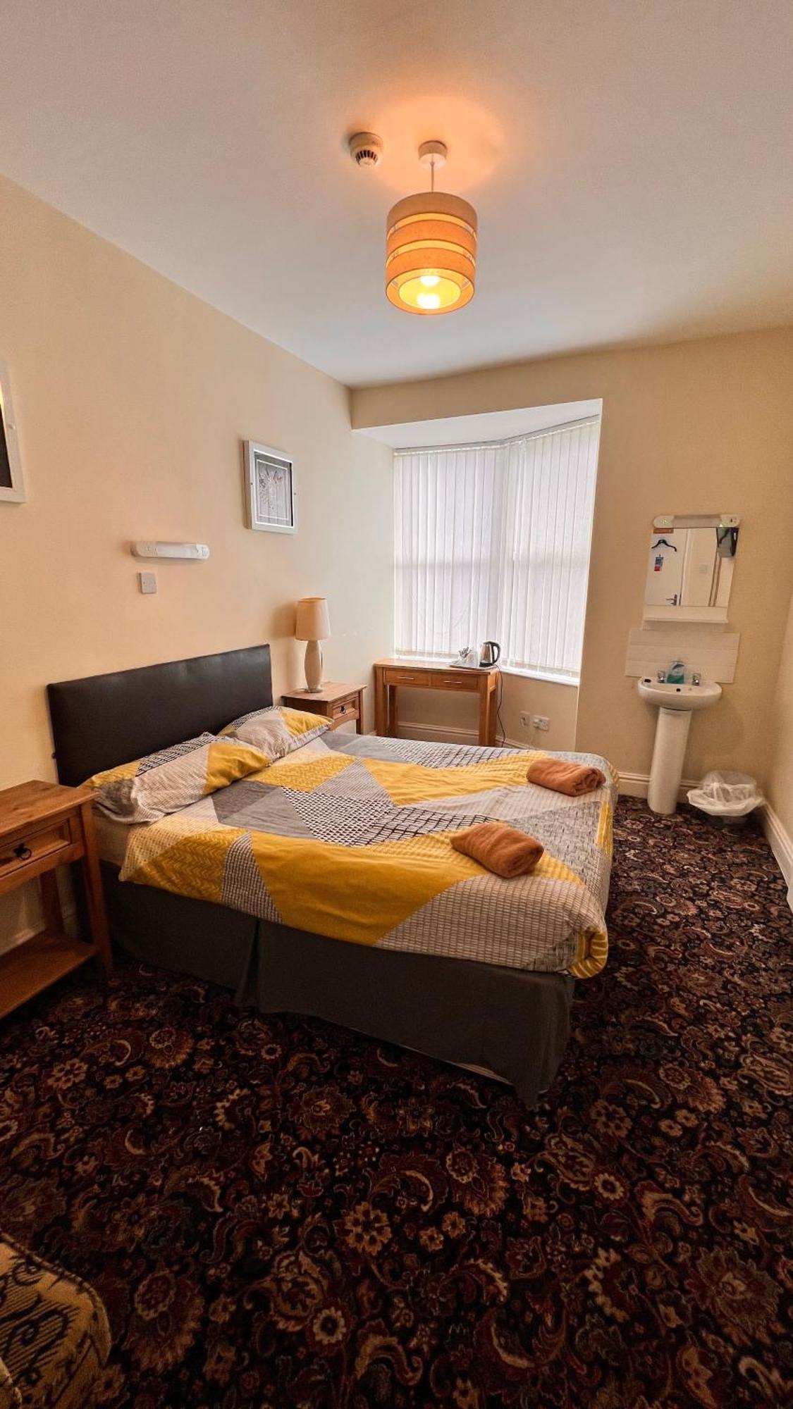 Castle Lodge Guest House 86-88 Sheil Rd L6 3Af Liverpool Eksteriør bilde
