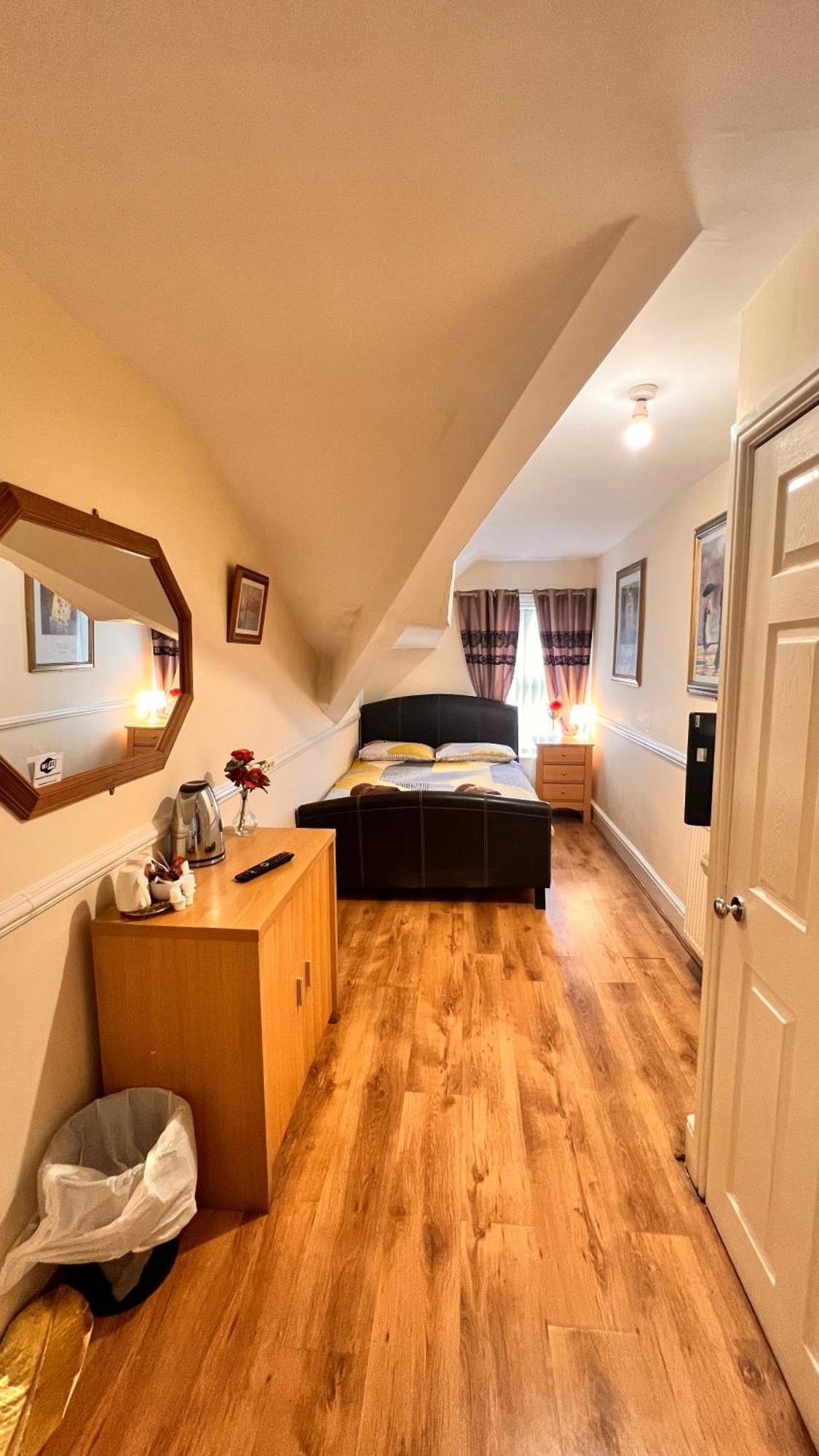 Castle Lodge Guest House 86-88 Sheil Rd L6 3Af Liverpool Eksteriør bilde