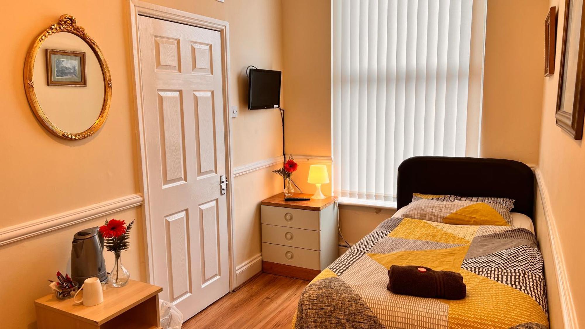 Castle Lodge Guest House 86-88 Sheil Rd L6 3Af Liverpool Eksteriør bilde