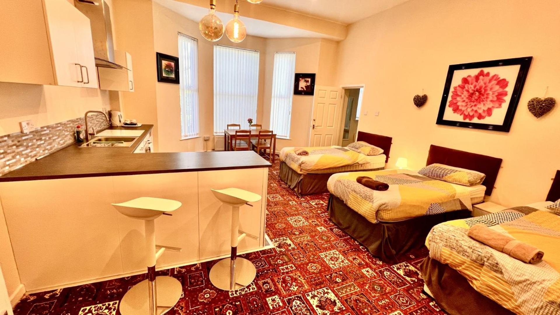 Castle Lodge Guest House 86-88 Sheil Rd L6 3Af Liverpool Eksteriør bilde